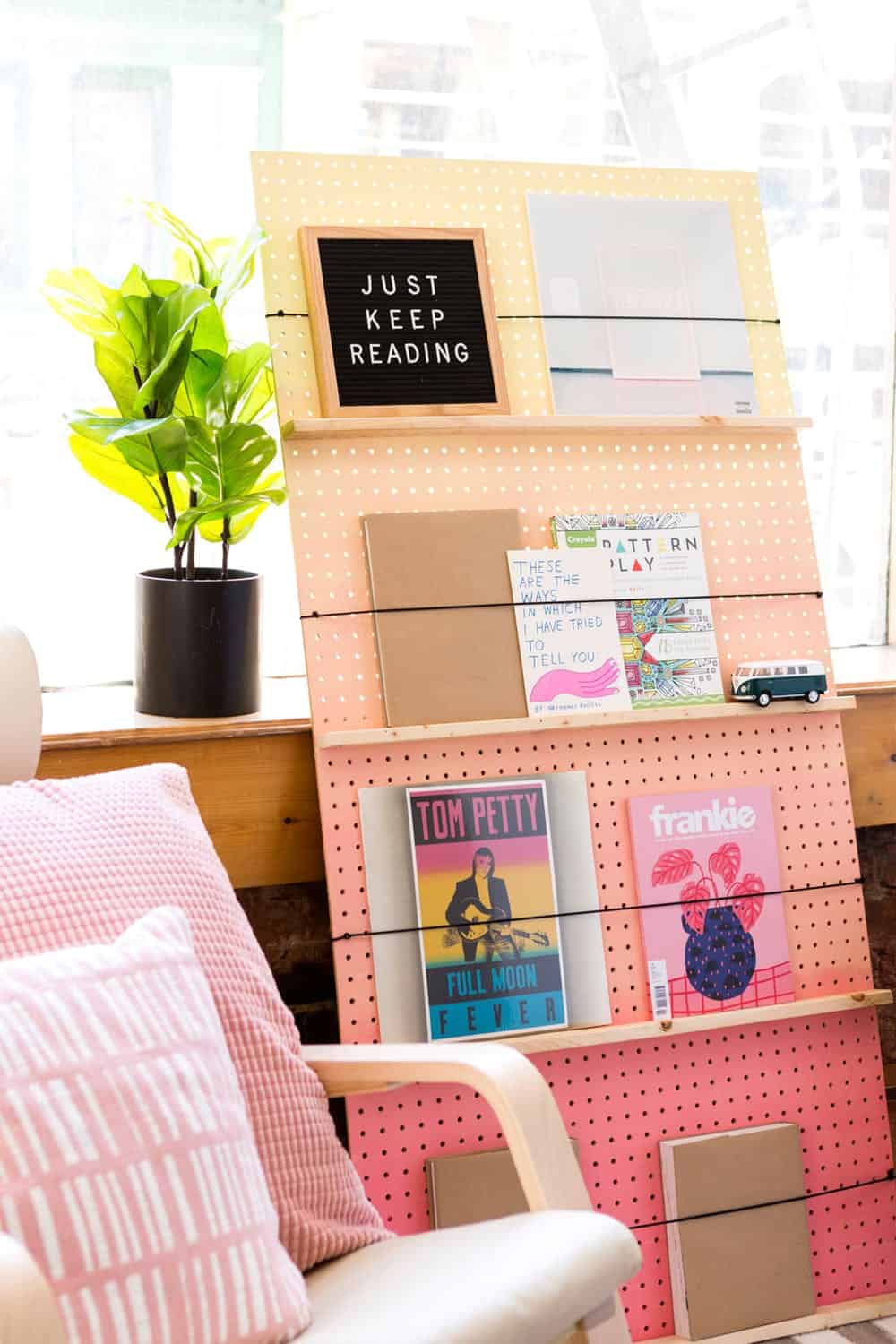 15 DIY Bookshelves for Showcasing Your Favorite Reads